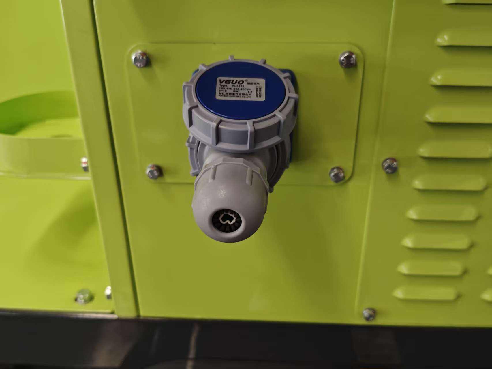 Power output port