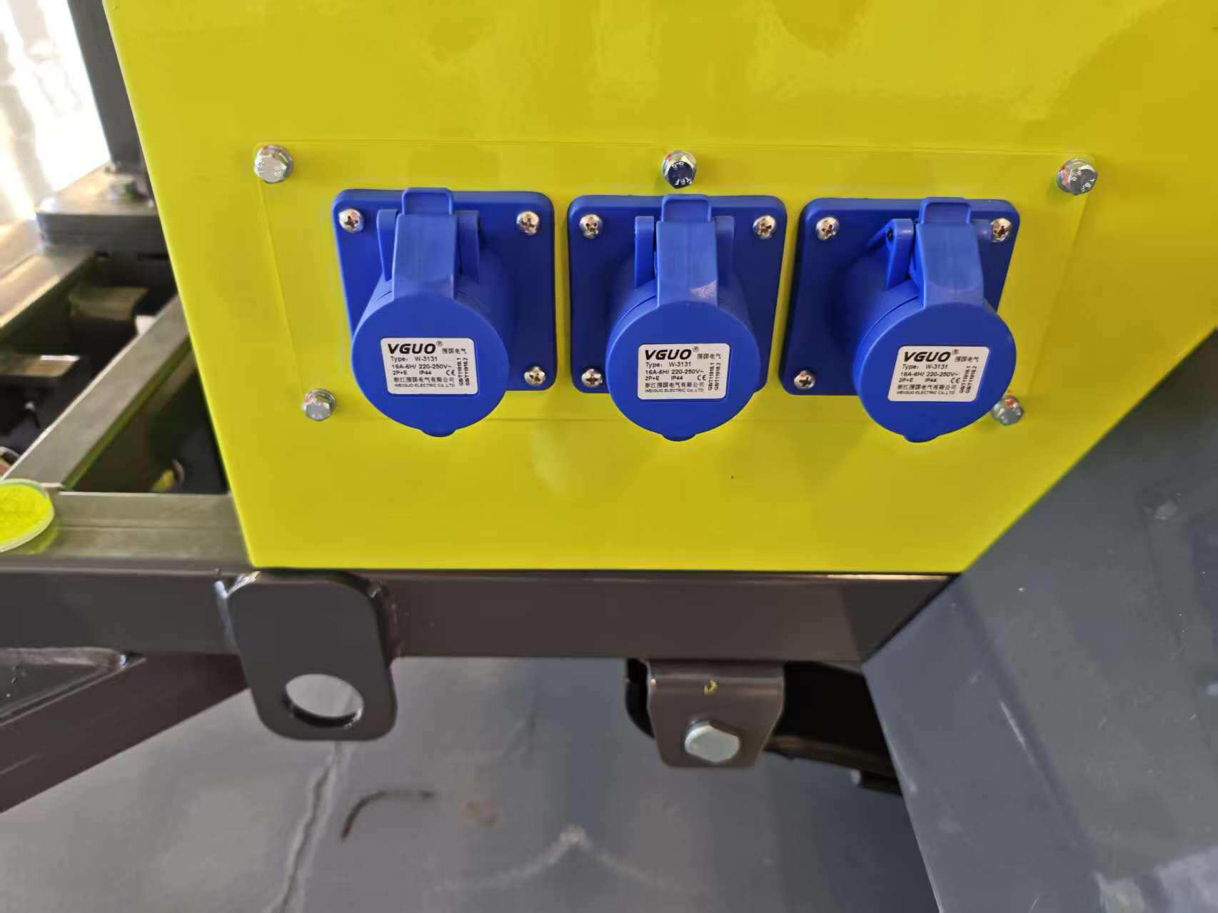 Power output port